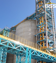 三托輥皮帶輸送機(jī)的結(jié)構(gòu)相對簡單，維護(hù)保養(yǎng)相對容易，成本較低